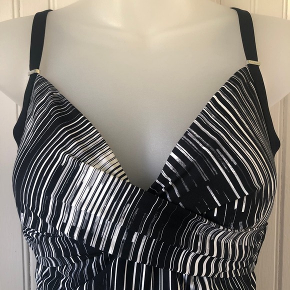 CALVIN KLEIN Retail $78 Black Twist Front Tankini Swim Top Size Small - Picture 2 of 6